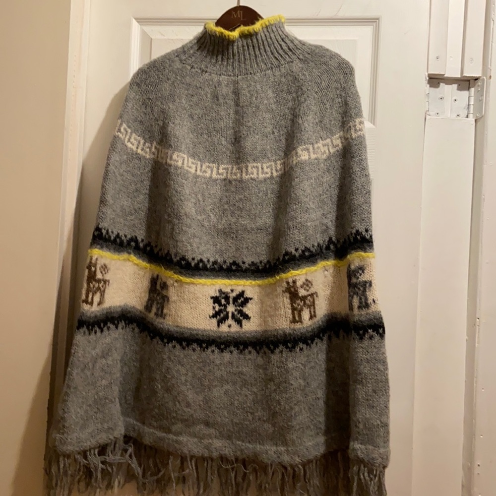 AntikBatik NWOT Cape